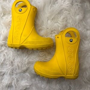 CROCS Yellow Rain & Snow Boots Vibrant Durable Pull-On
